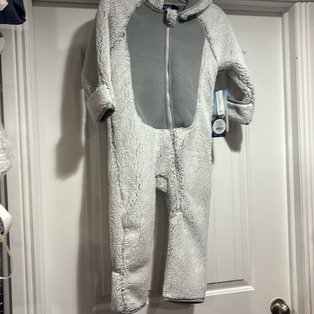 NWT Iceburg Toddlers Coverall Size 4T.